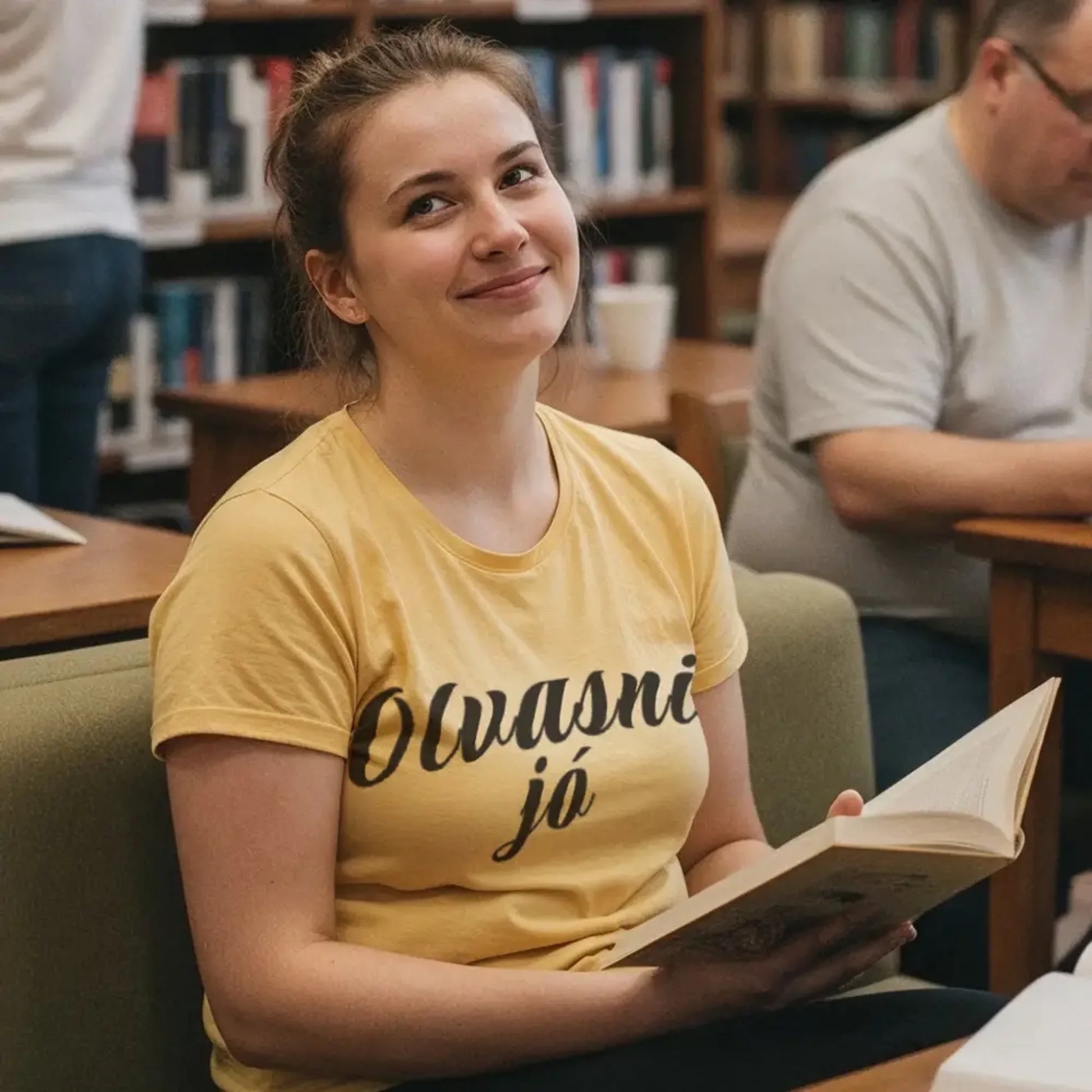 Kézírásos olvasni jó egyedi póló 