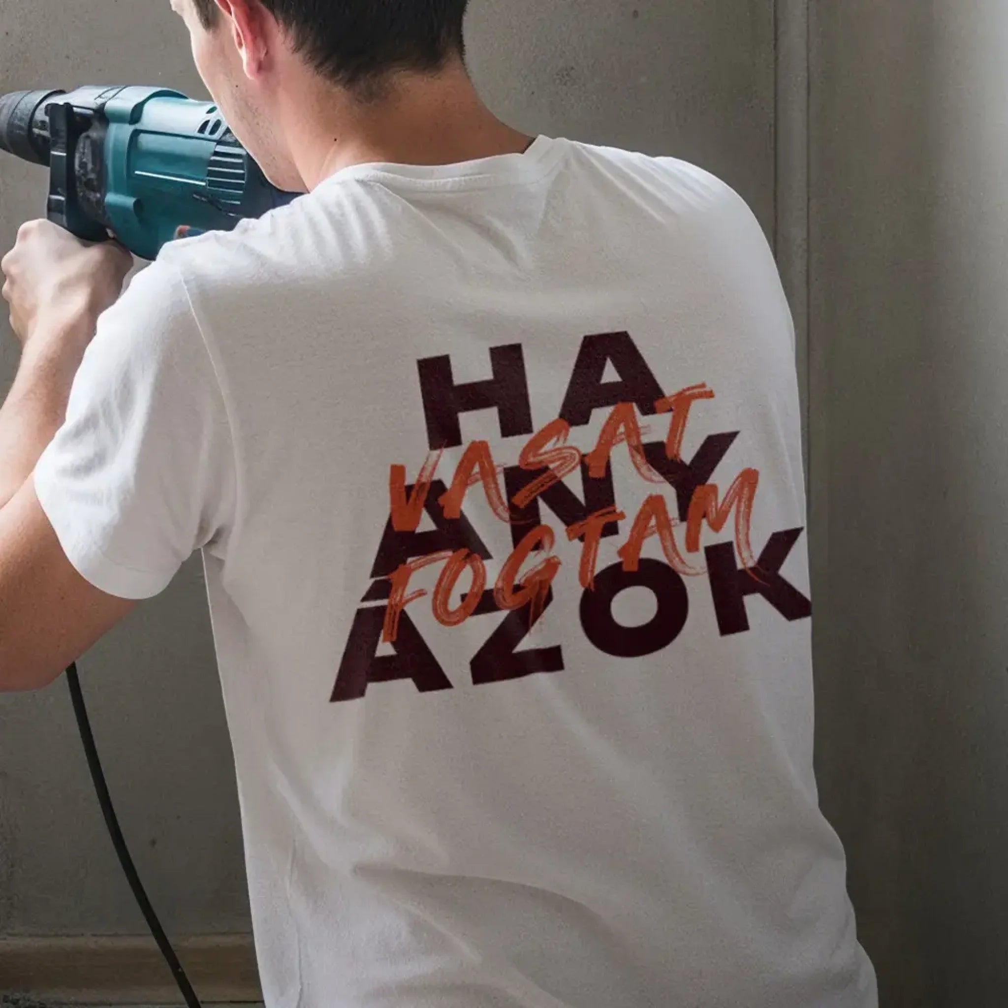 Modern menő egyedi feliratos férfi póló