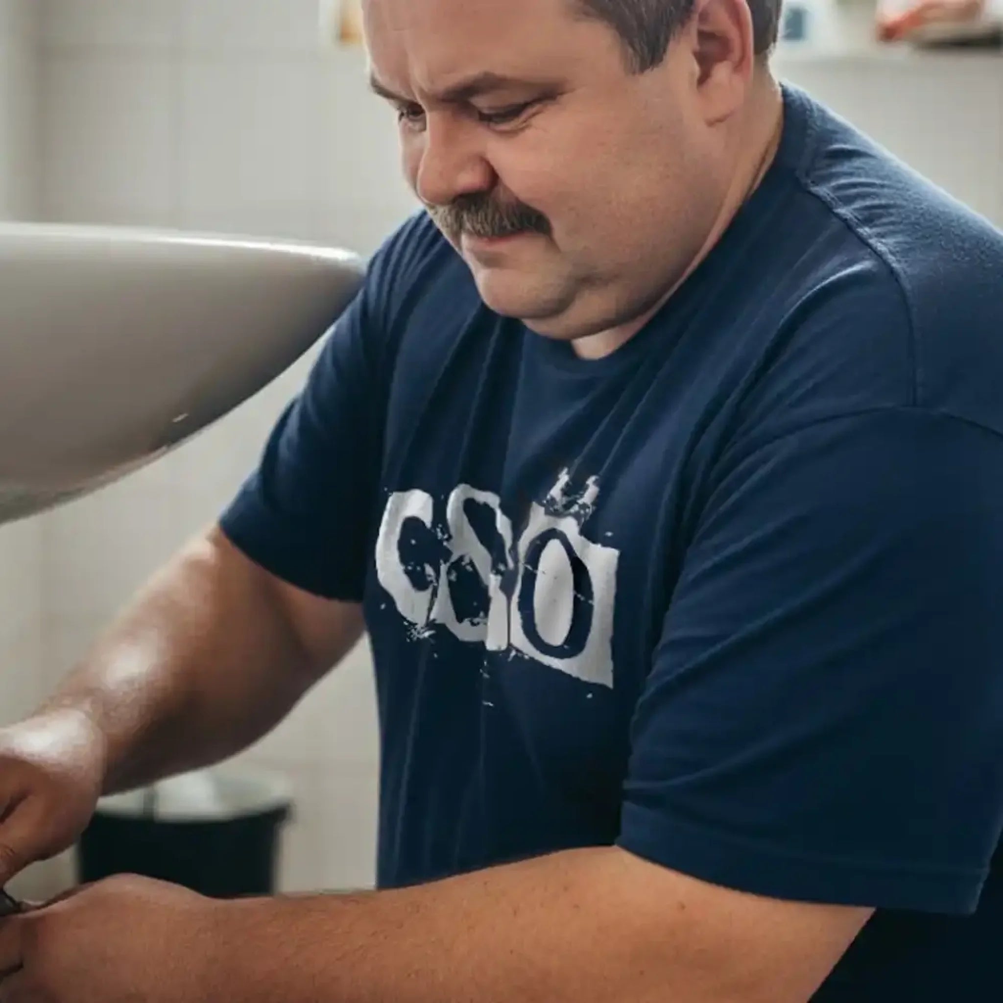 egyedi feliratos cső póló